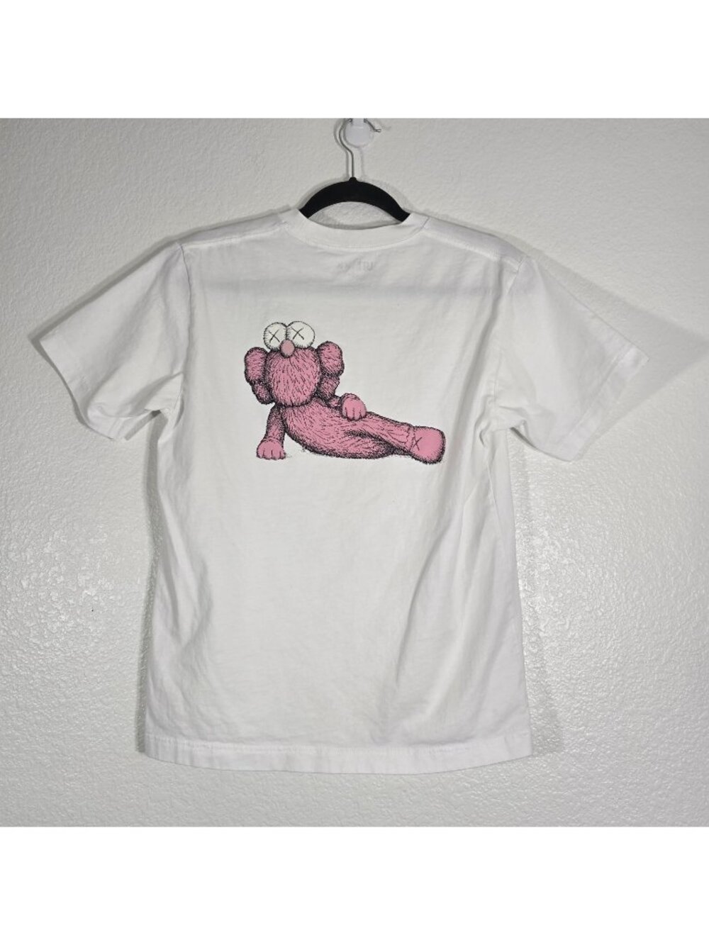 KAWS XX Uniqlo Graphic T-Shirt Tee White Pink Monster Size XS Short Sleeve